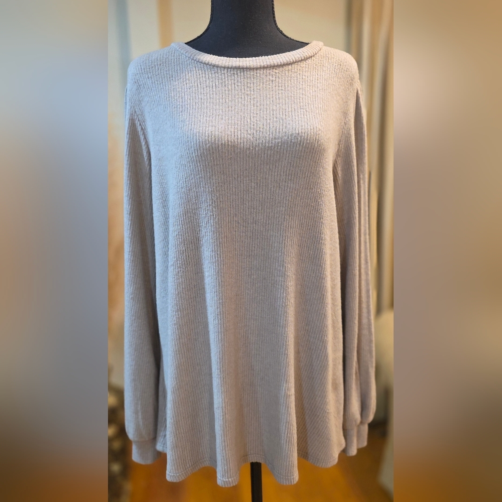 Elegant Light Gray Women's Knit Top